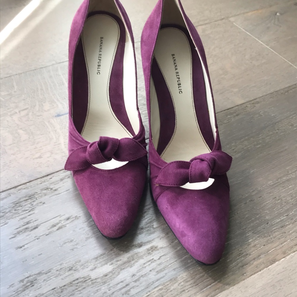 Shoes- Burgundy suede Heels